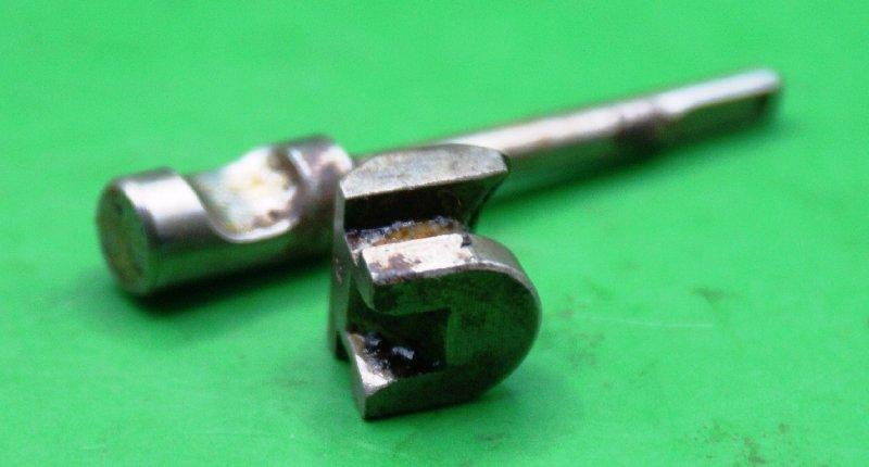 Bren Extractor and Strikes Pin — image 3