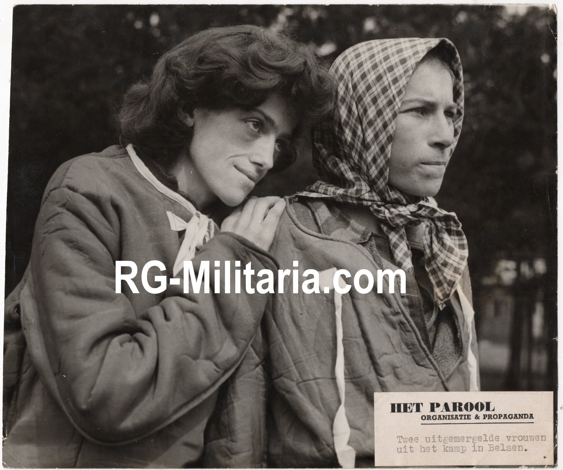 Original WW2 British Press Photo - Two liberated starving woman prisoners from the Bergen Belsen Concentration Camp (1945) — image 3