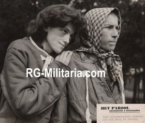 Original WW2 British Press Photo - Two liberated starving woman …
