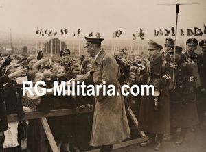 Original WW2 German Press Photo - Adolf Hitler shaking hands …