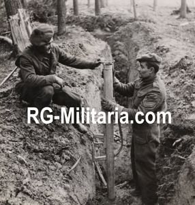 Original WW2 Canadian Press Photo - Canadian troops find a …