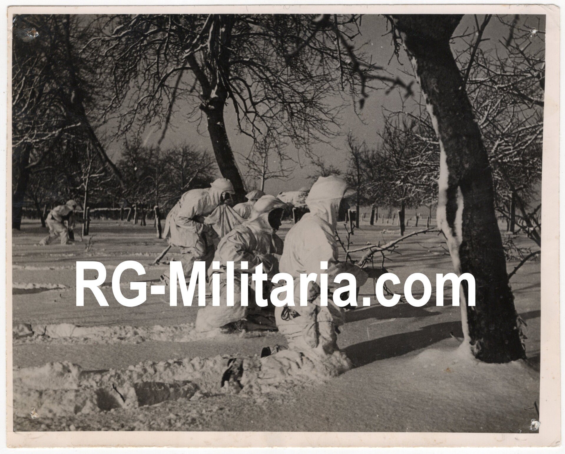 Original WW2 Turkish Press Photo - British soldiers in Snow camouflage in Roermond, Holland (1945) — image 3