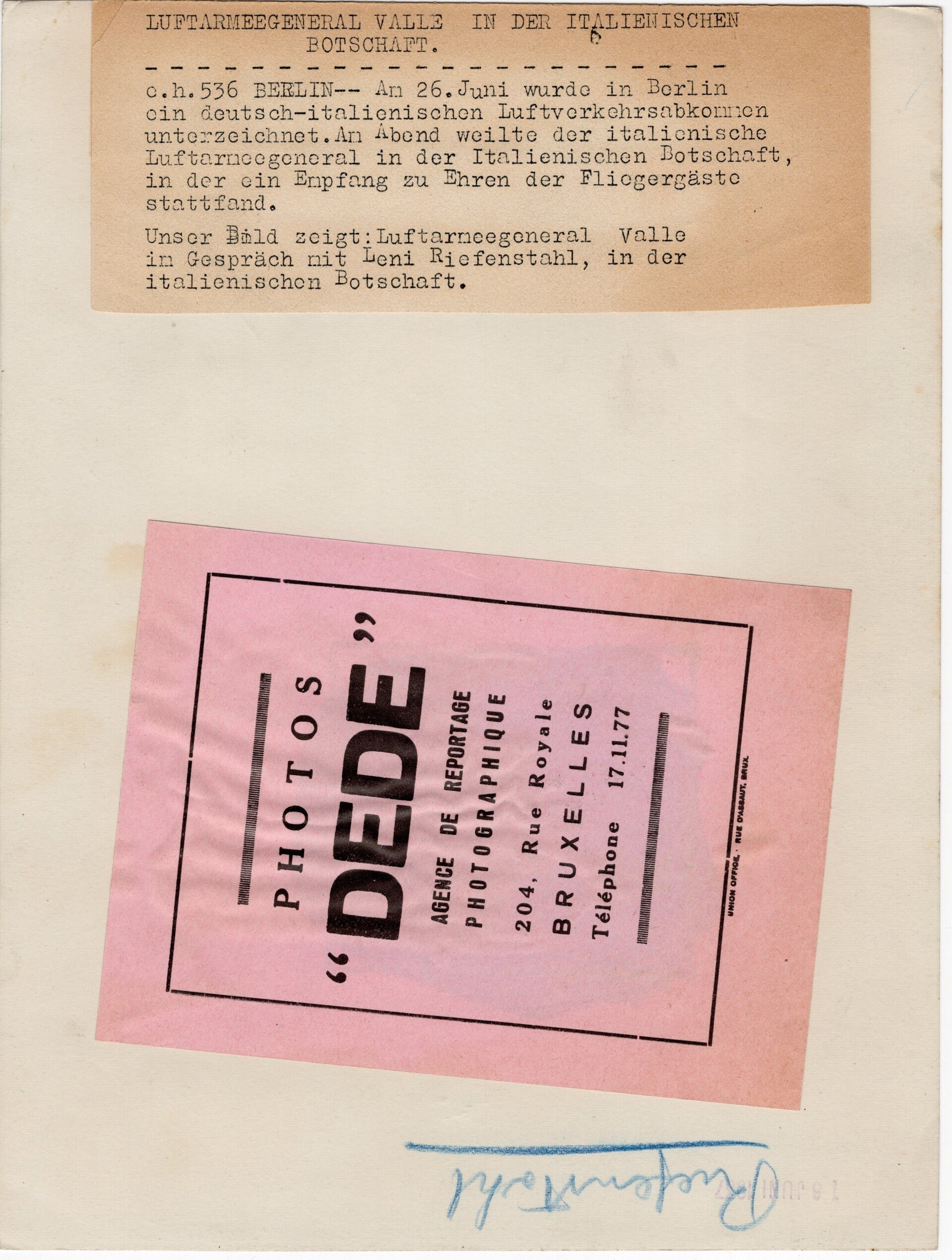 Original WW2 German Press Photo - Italian General Giuseppe Valle talking to Leni Riefenstahl — image 2