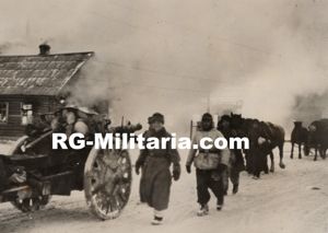 Original WW2 German Press Photo - Artillery marching in Witebsk, …