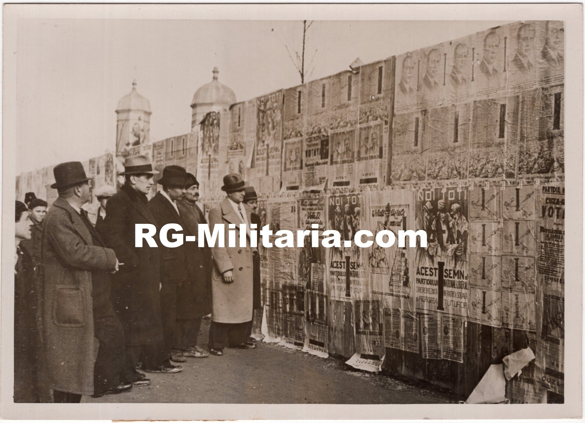 Original WW2 French Press Photo - Romanian election posters in Bucharest, Romania (1937) — image 3