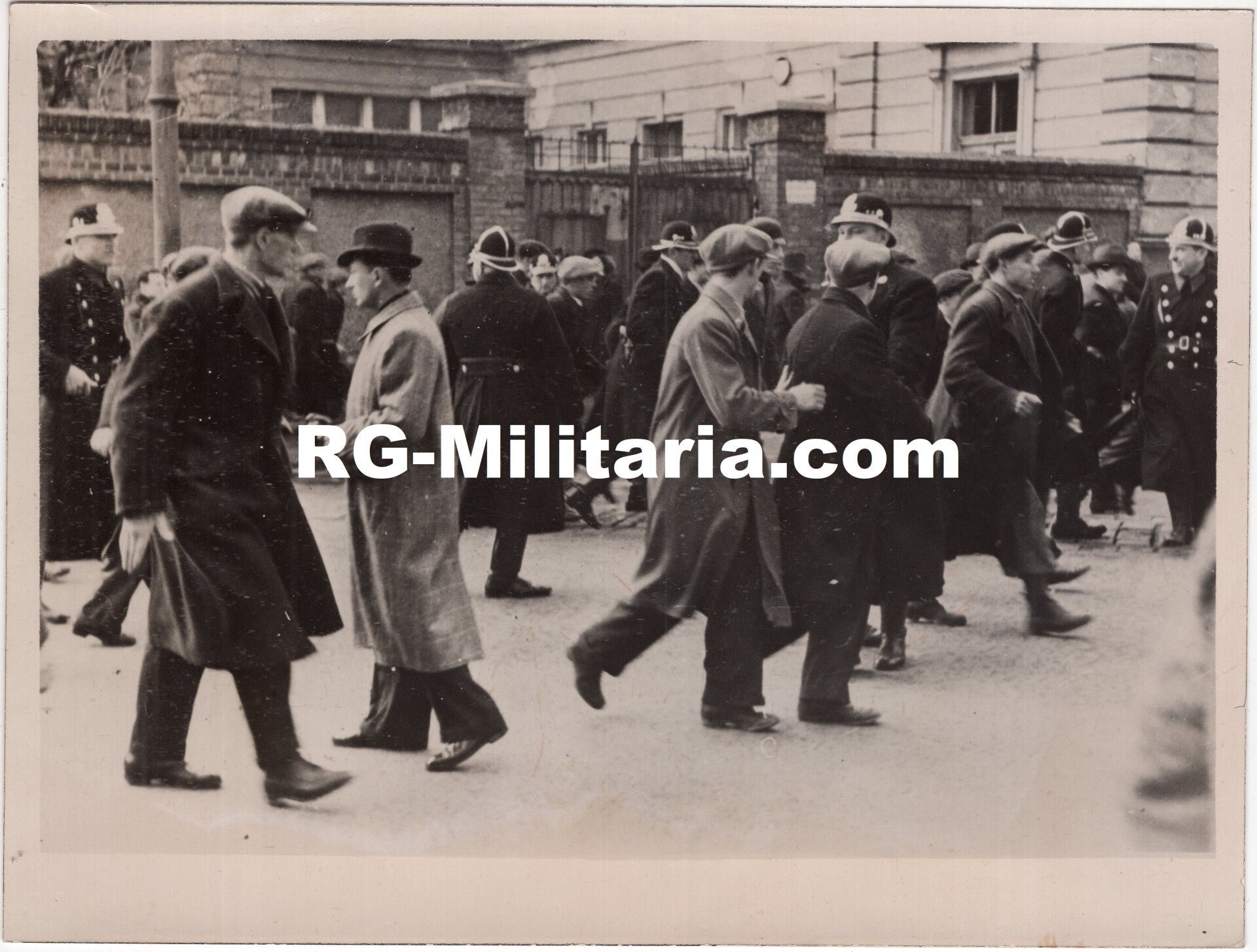 Original WW2 French Press Photo - Police remove the crowd in Bratislava during the elections, Slovakia — image 3