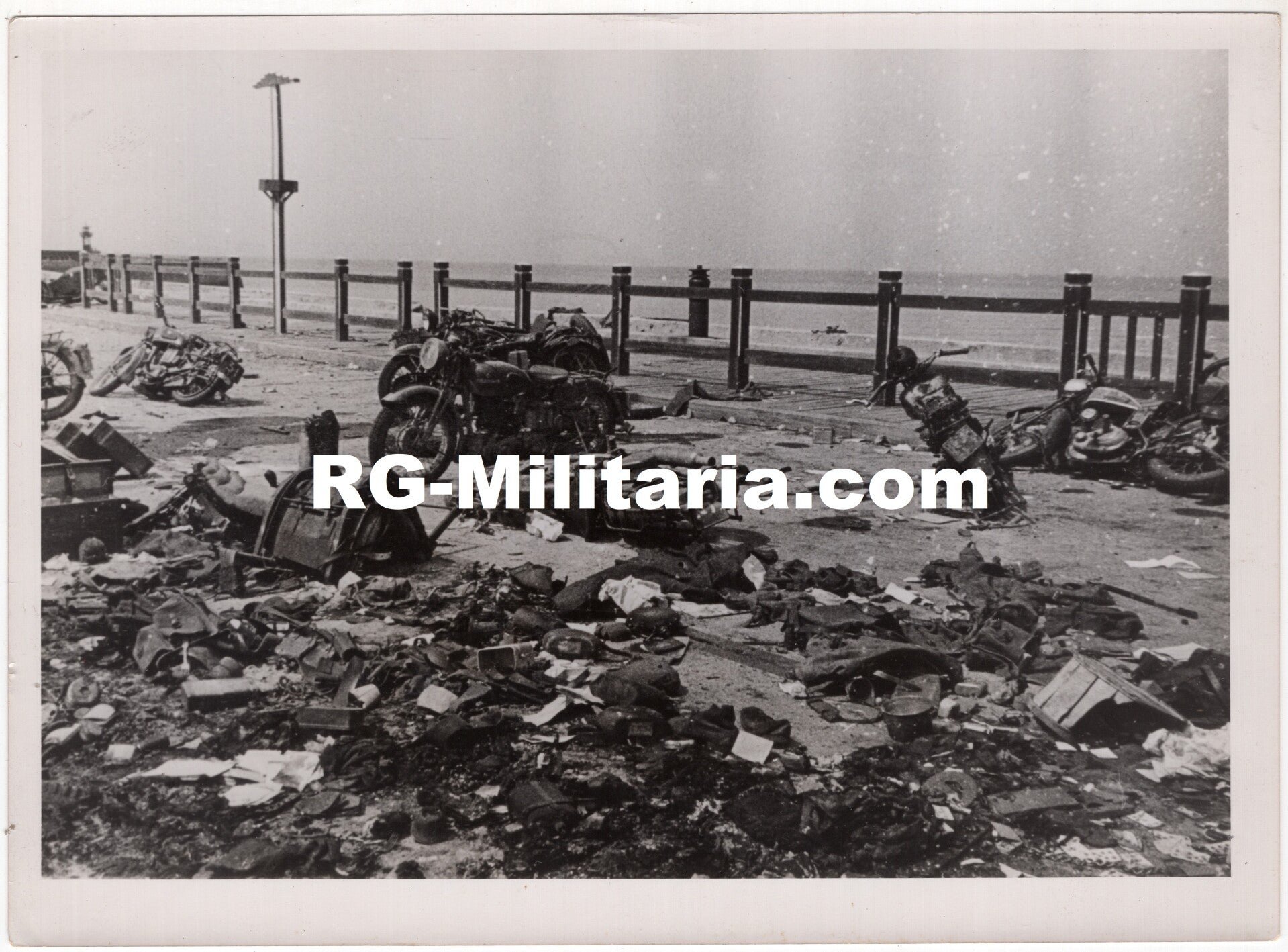 Original WW2 German Press photo - Left behind French and British equipment, France (1940) — image 3