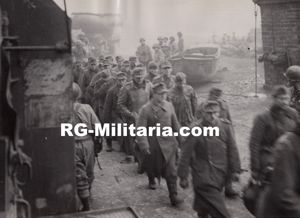 Original WW2 French Press Photo - Captured German POW soldiers …