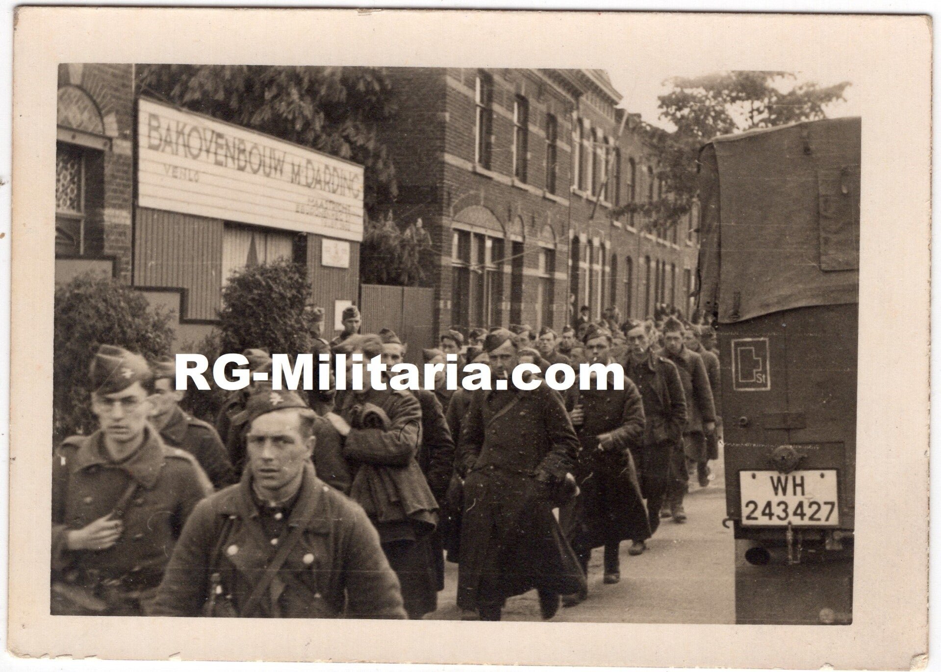 Original WW2 German Photo - Captured Belgian POW soldiers in Maastricht, Netherlands (1940) — image 3