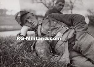 Original WW2 French Press Photo - Captured German POW soldier …