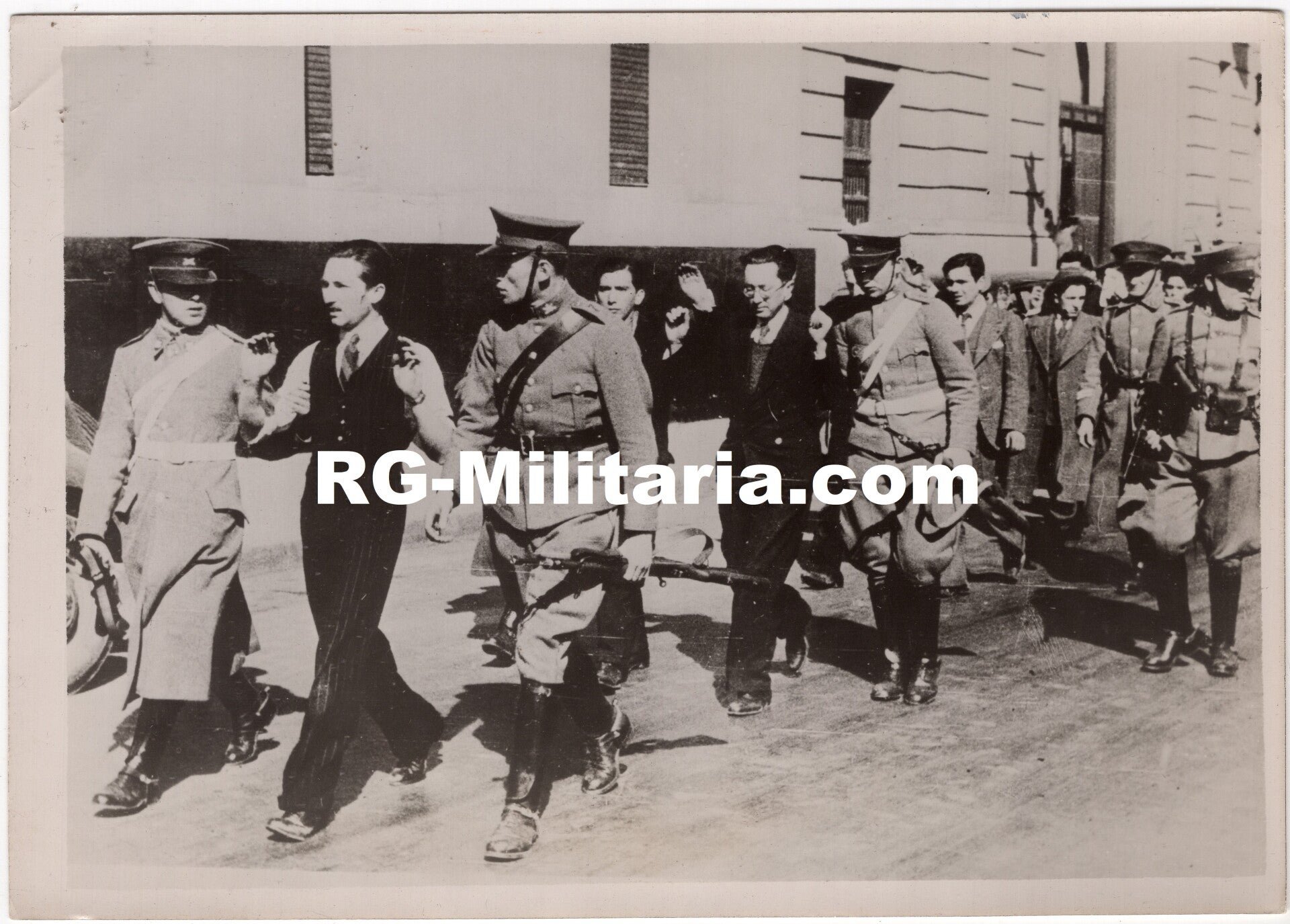Original WW2 French Press Photo - Seguro Obrero massacre, captured Chilean nazis after the coup d'état in Santiago, Chile (1938) — image 3