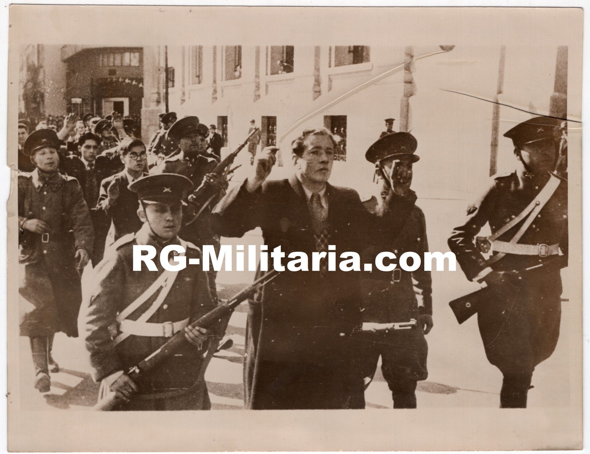 Original WW2 French Press Photo - Seguro Obrero massacre, captured Chilean nazis after the coup d'état in Santiago, Chile (1938) — image 3