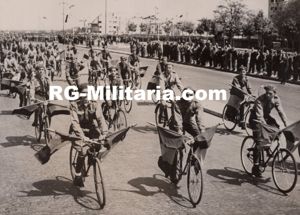 Original WW2 French Press Photo - Romanian soldiers on bicycles …