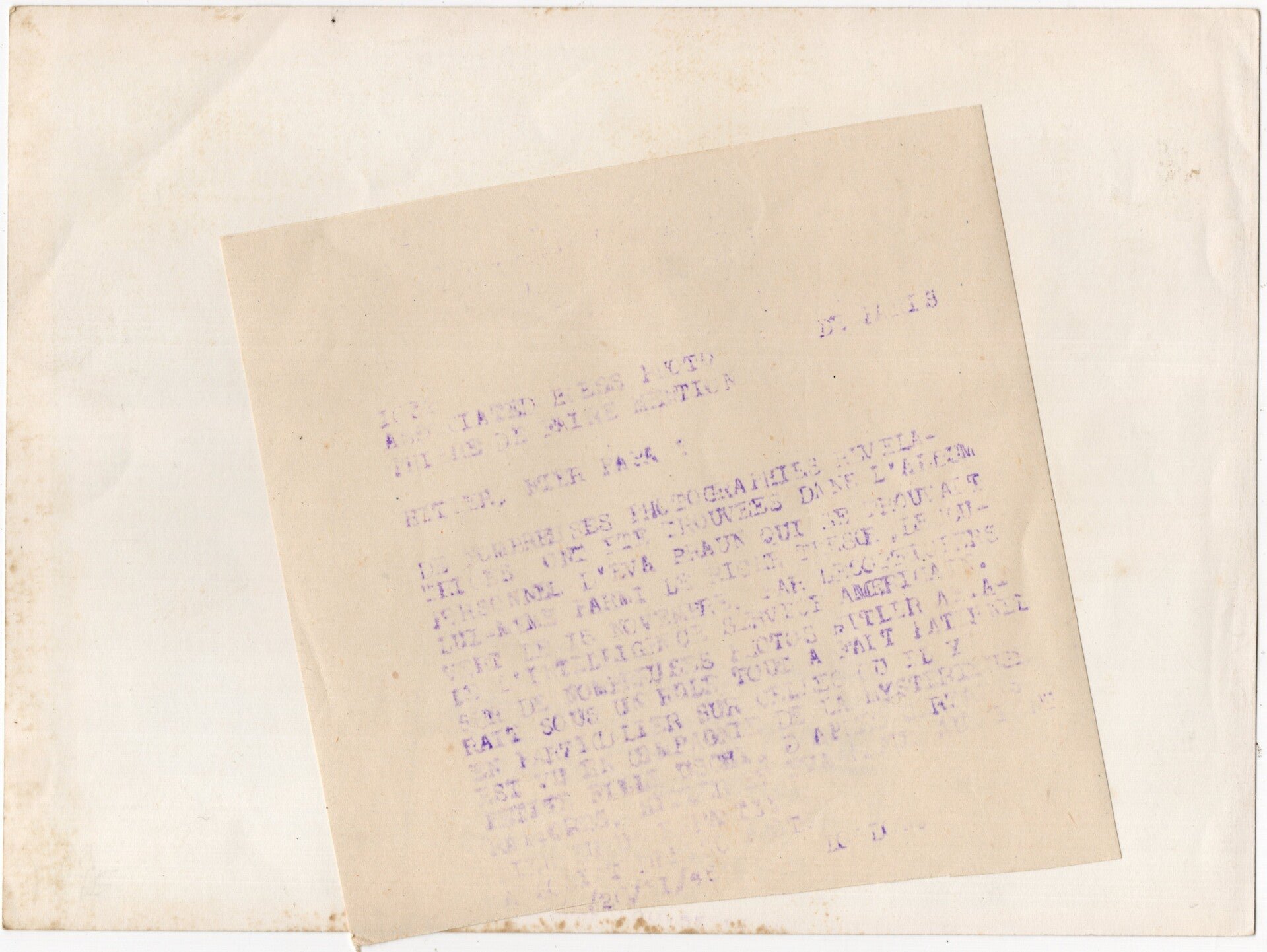 Original WW2 French Press Photo - Picture of the photo album of Eva Braun, Hitler with Ursula ''Uschi'' Schneider (1946) — image 2