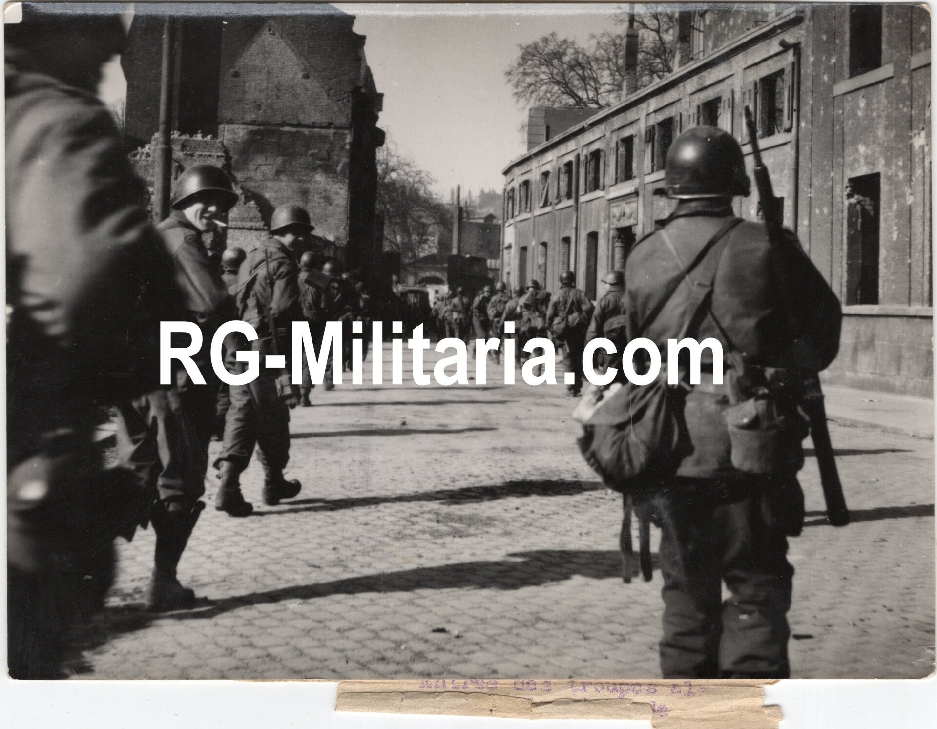 Original WW2 French Press Photo - US soldiers in Mainz, Germany (1945) — image 3