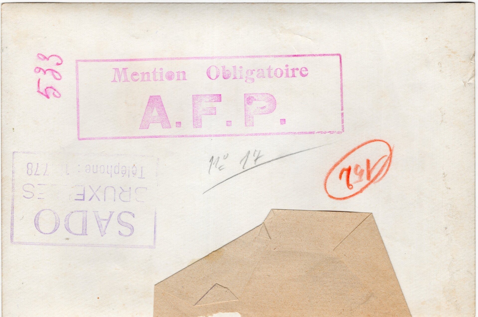 Original WW2 French Press Photo - Canadian soldier in Hummelo, Netherlands (1945) — image 2