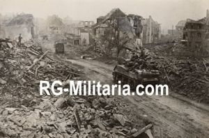 Original WW2 French Press Photo - US troops on Sherman …