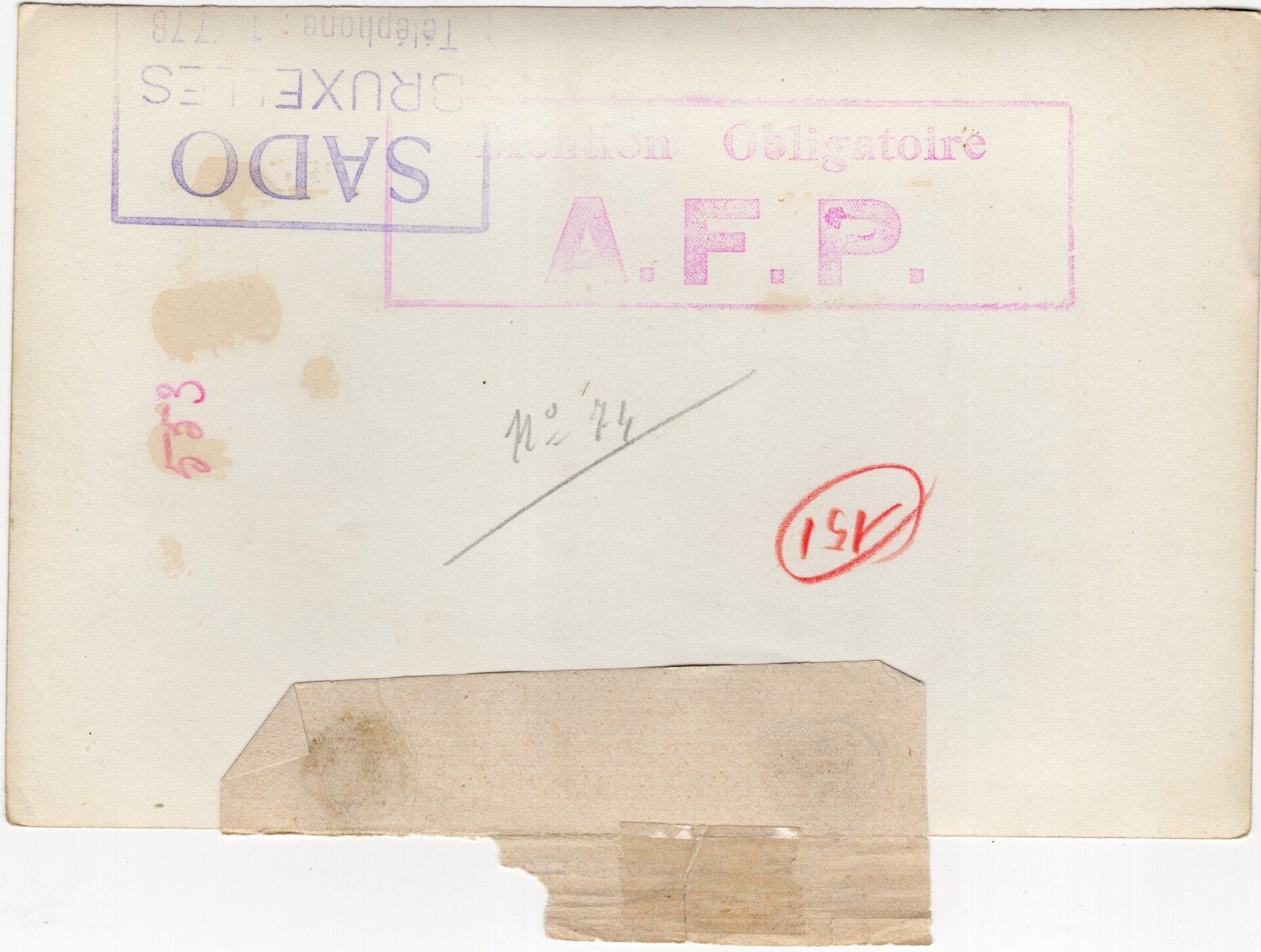 Original WW2 French Press Photo - US troops on Sherman tanks riding in the field — image 2