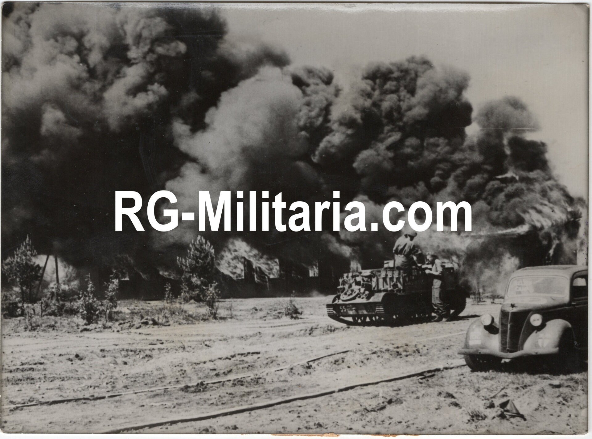 Original WW2 French Press Photo - Allied soldiers on a Bren Gun Carrier with a Second Army decal — image 3