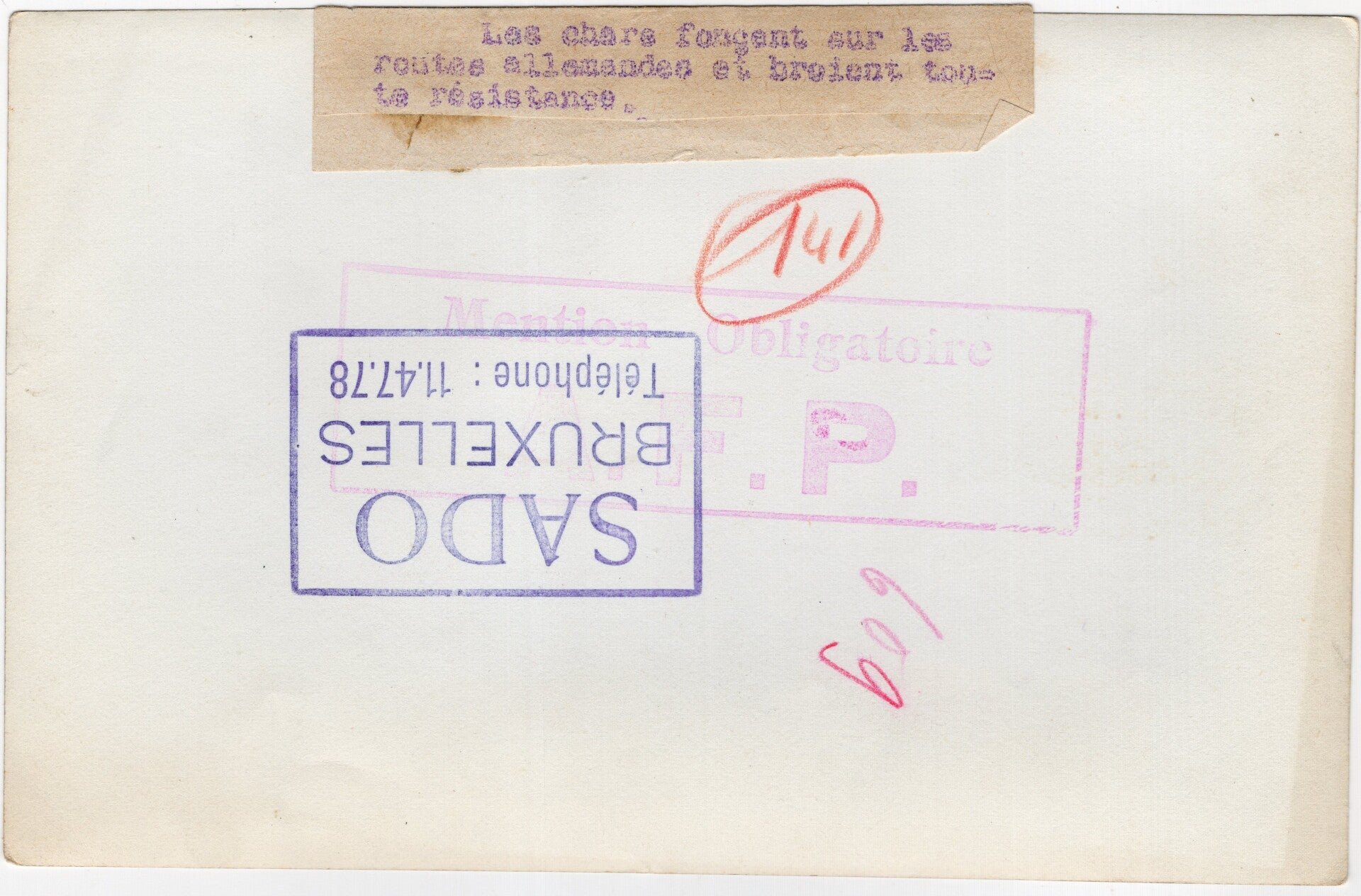 Original WW2 French Press Photo - M18 Hellcat (?) tank passes a German KIA soldier (1945) — image 2