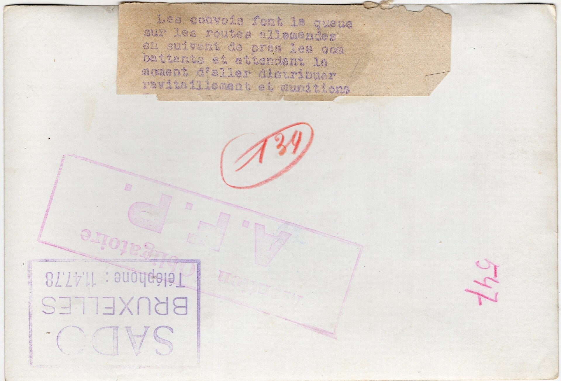 Original WW2 French Press Photo - US convoys queue up on German roads (1945) — image 2