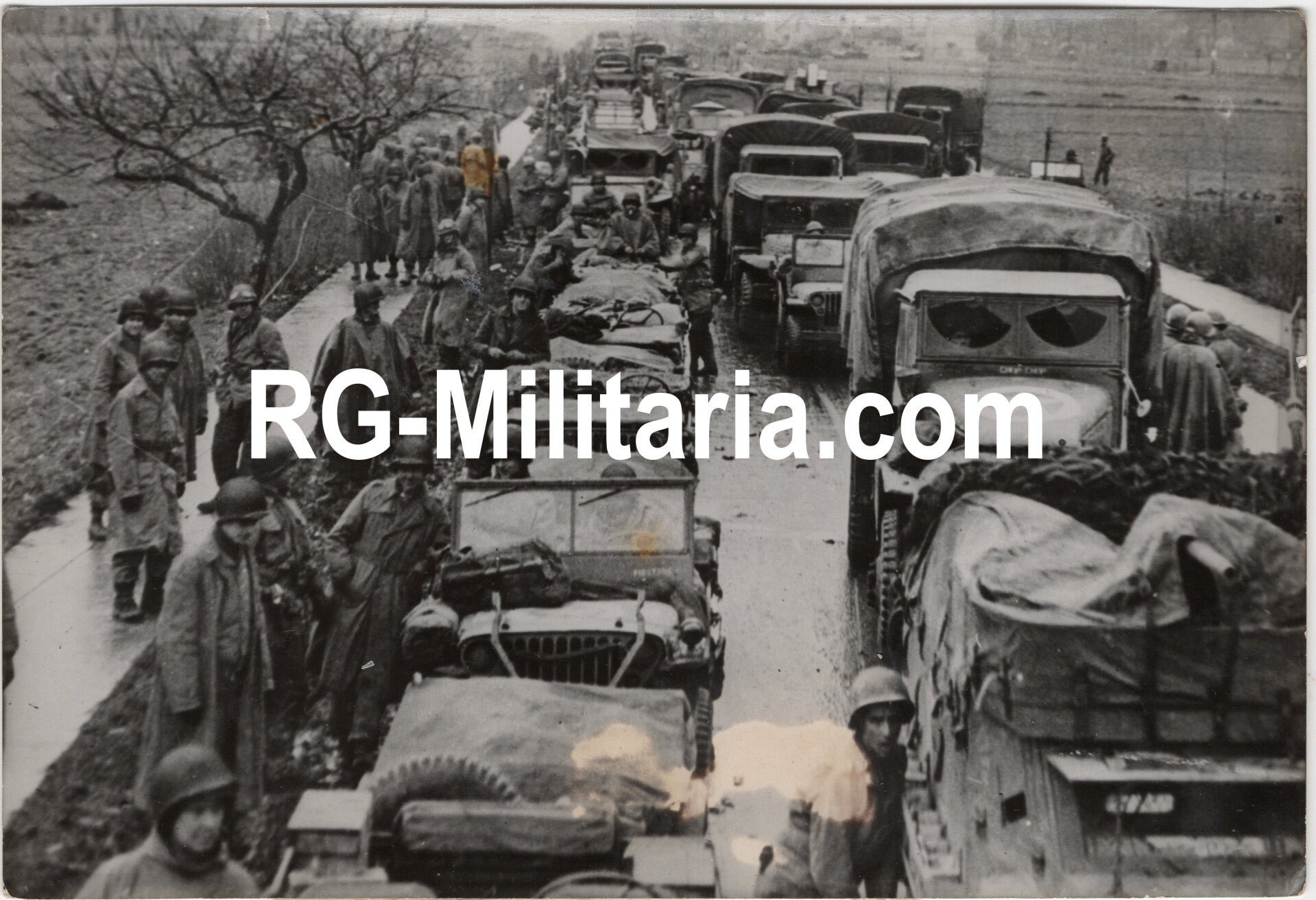 Original WW2 French Press Photo - US convoys queue up on German roads (1945) — image 3