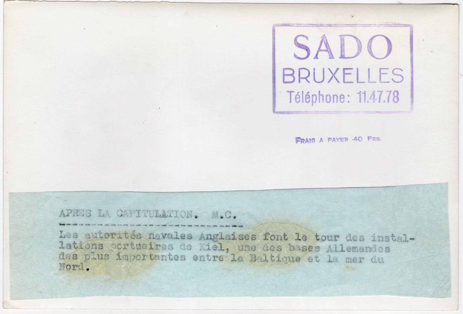 Original WW2 French Press Photo - British soldiers navigate at the port of Kiel (1945) — image 2