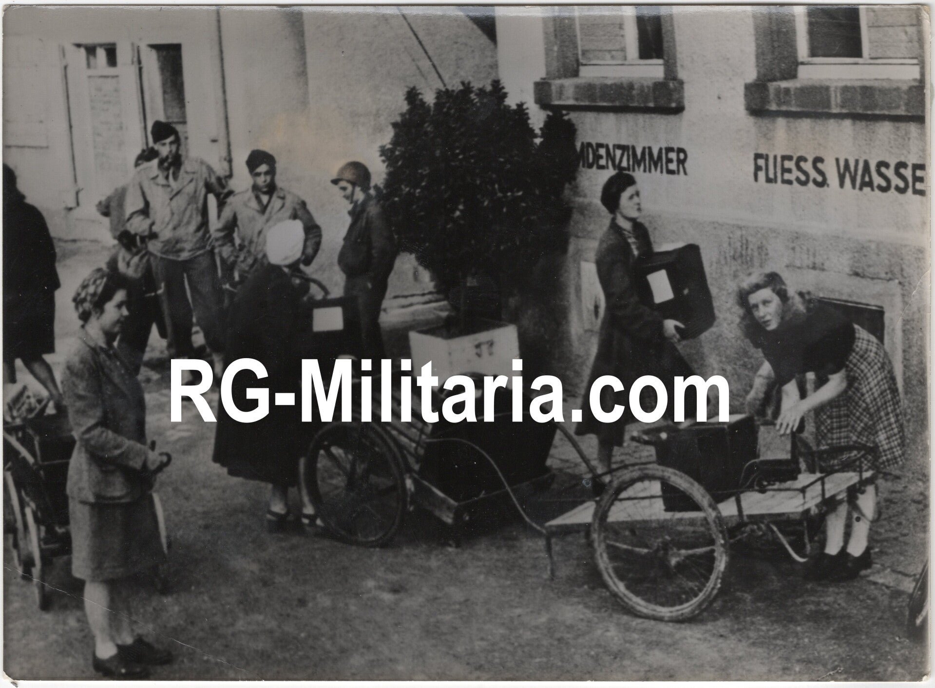 Original WW2 French Press Photo - US soldiers in Ottersweier (1945) — image 3