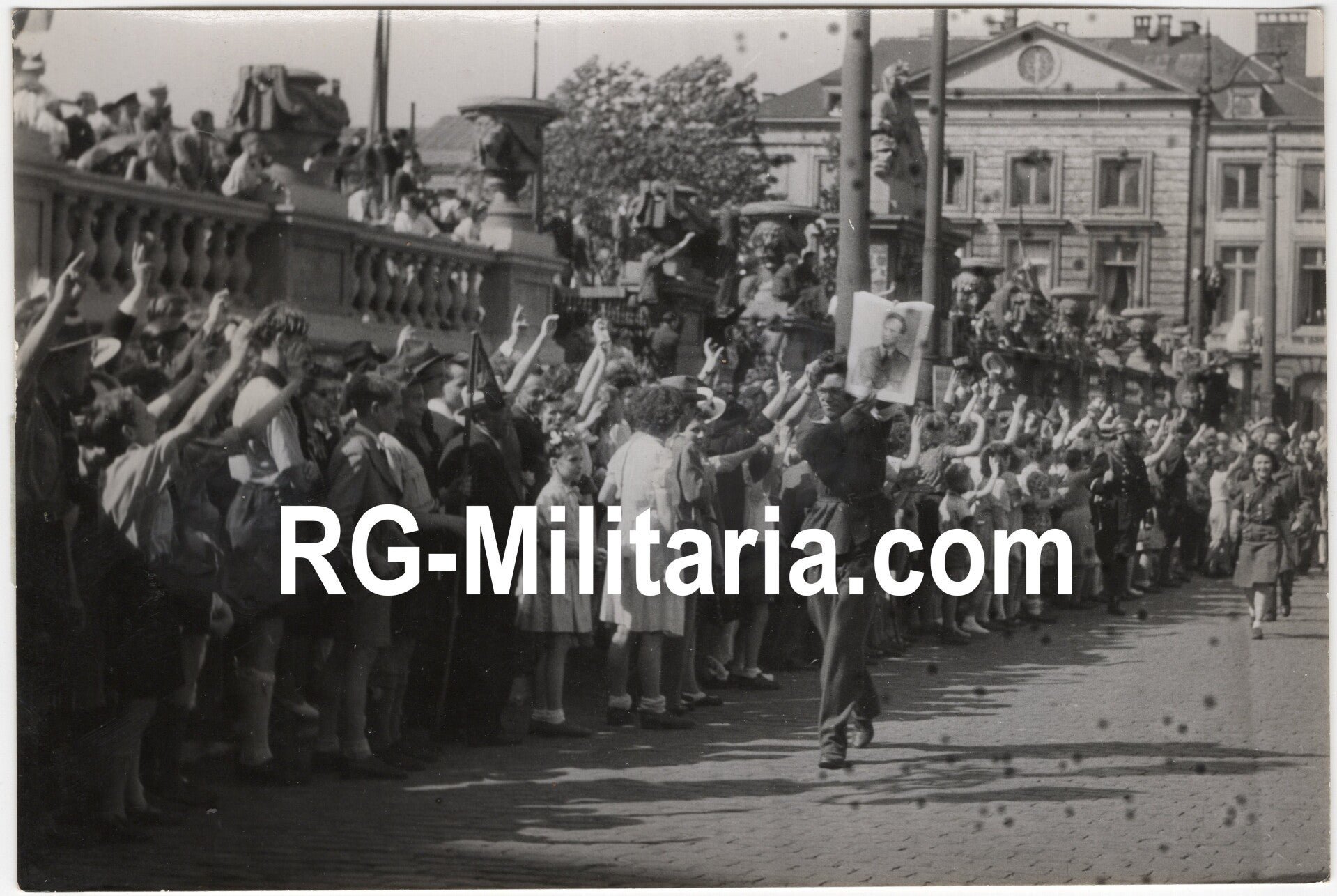 Original WW2 French Press Photo - Parade for the liberation of Brussels, Belgium (1944) — image 3