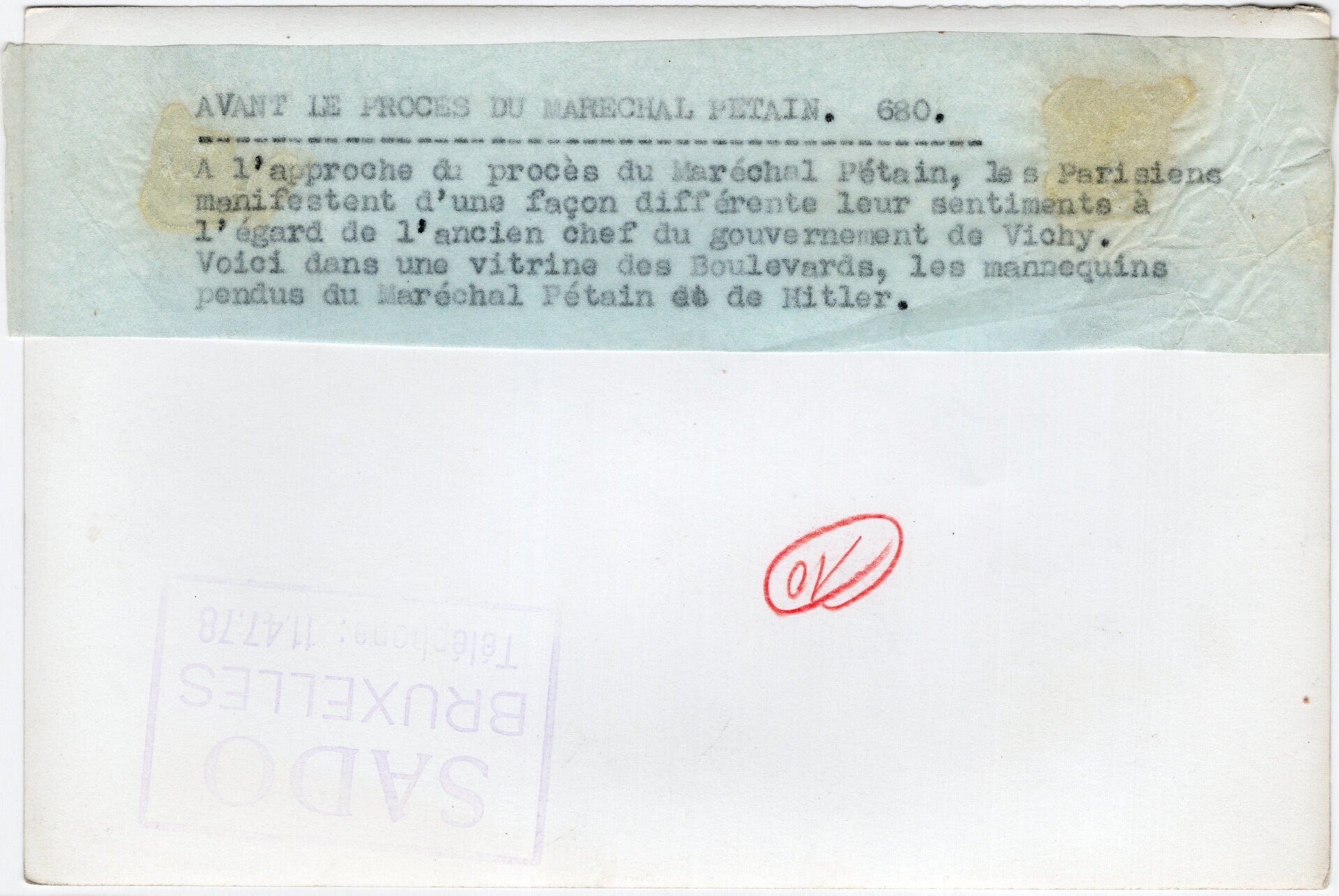 Original WW2 French Press Photo - Shop window with Hitler and Petain hanging — image 2