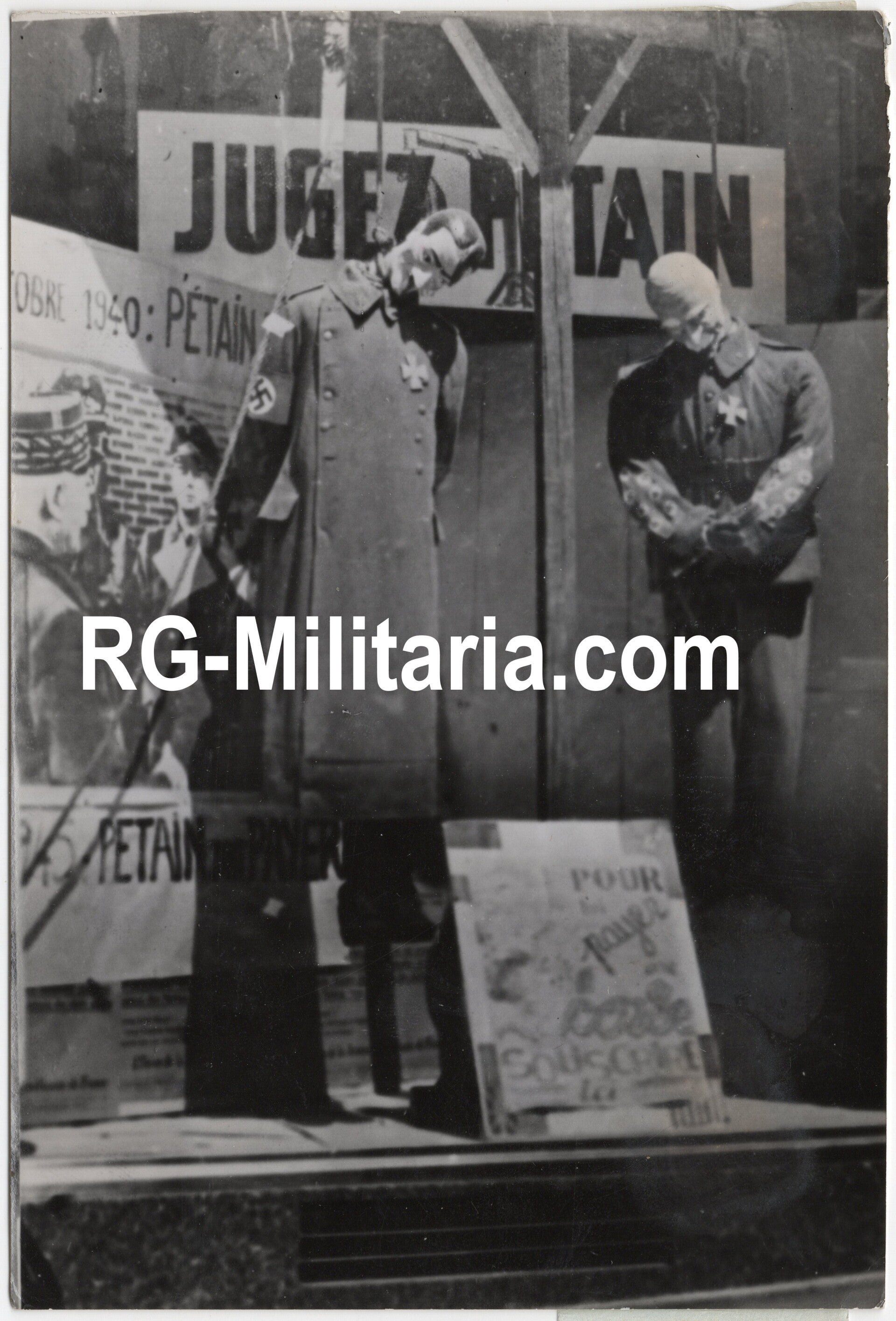Original WW2 French Press Photo - Shop window with Hitler and Petain hanging — image 3