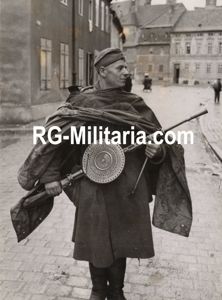 Original WW2 German Press Photo - Russian soldier with a …