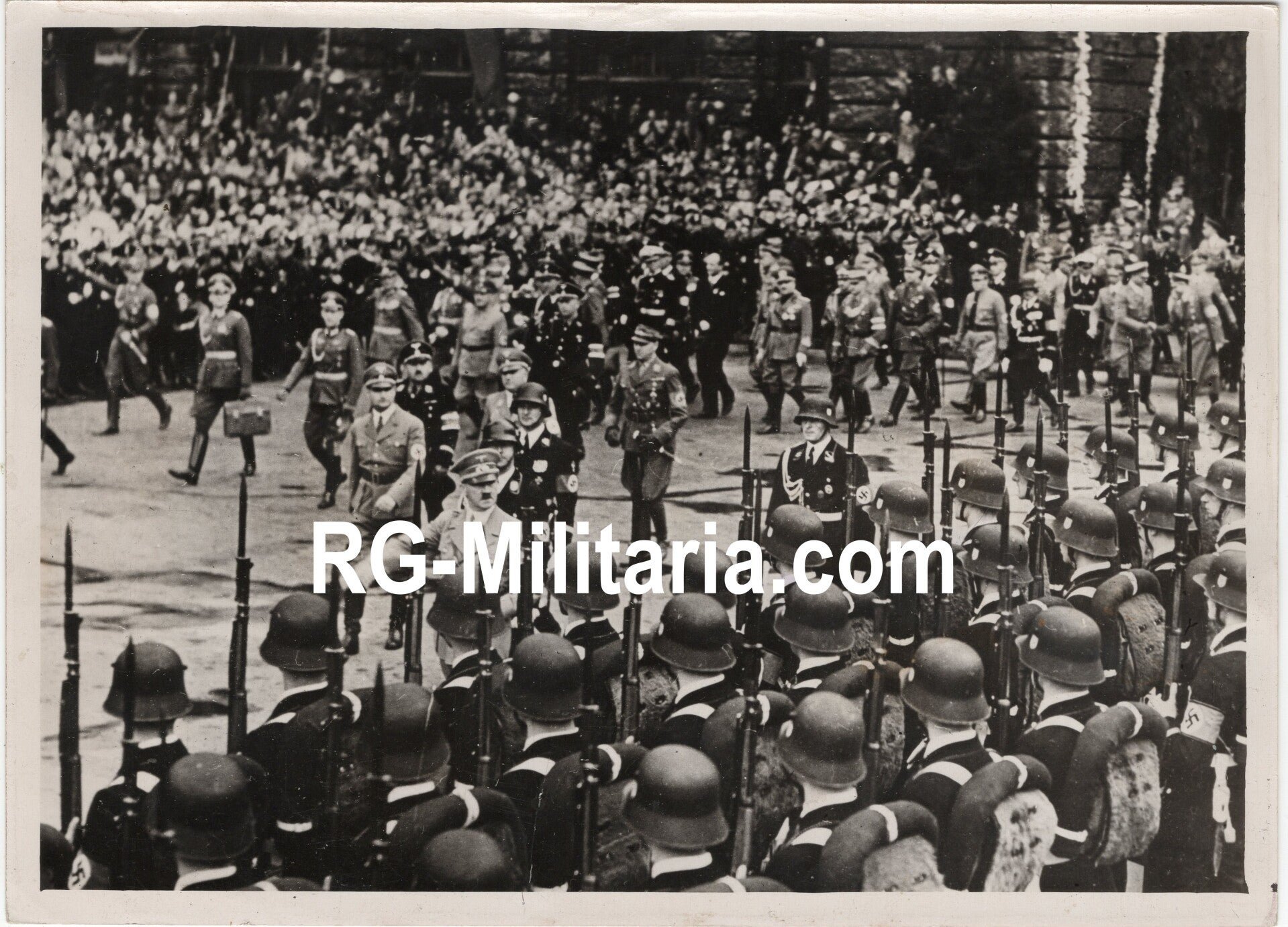 Original WW2 French Press Photo - Adolf Hitler salutes the Allgemeine SS during the Reichsparteitag in Nuremberg (1938) — image 3