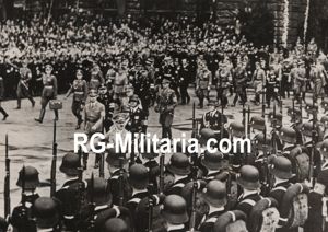 Original WW2 French Press Photo - Adolf Hitler salutes the …
