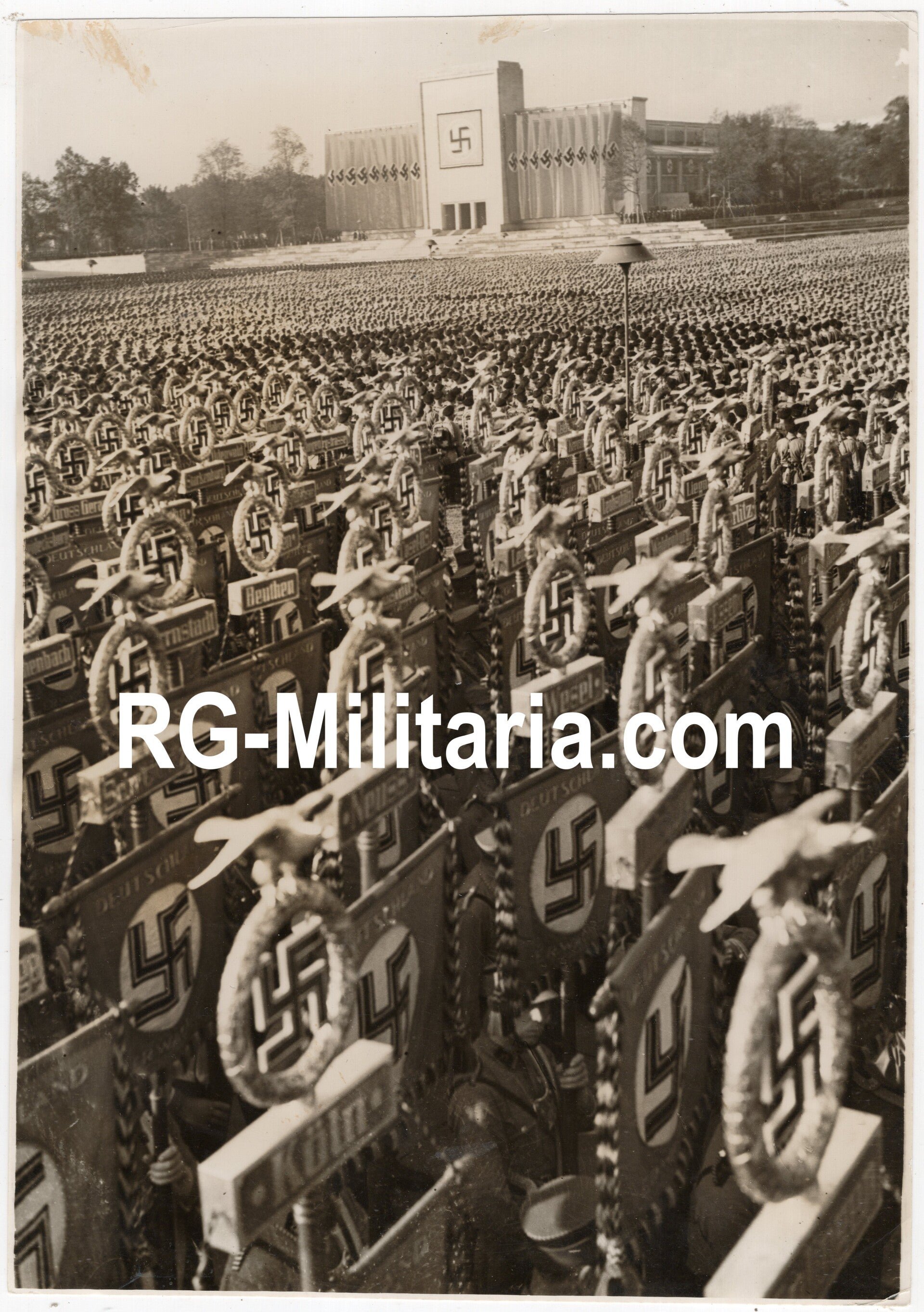 Original WW2 British Press Photo - German SA Deutschland Erwache flag bearers at Nuremberg during the Reichsparteitag — image 3