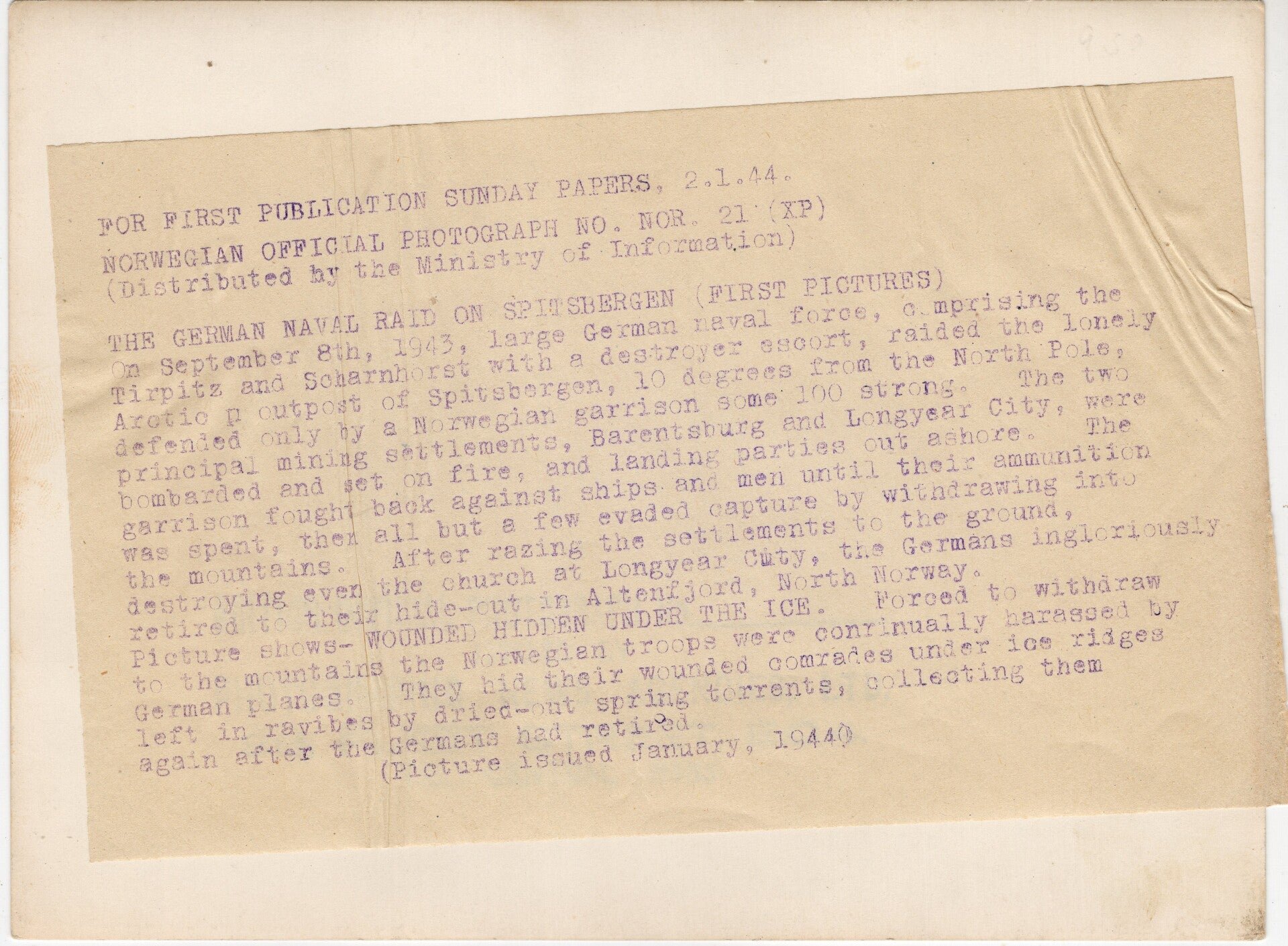 Original WW2 British Press Photo - Wounded British soldiers after a German Naval raid on Spitsbergen, Norway (1944) — image 2