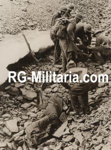 Original WW2 British Press Photo - Wounded British soldiers after …
