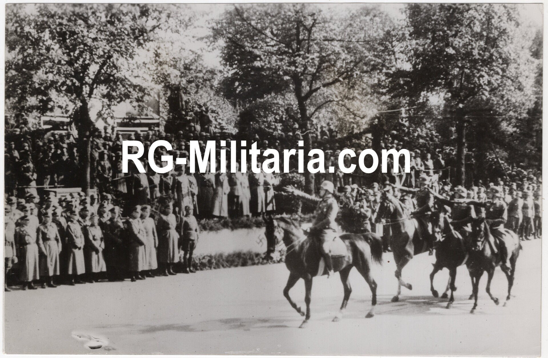 Original WW2 British Press Photo - German cavalry saluting Adolf Hitler in Warsaw (1939) — image 3