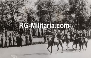 Original WW2 British Press Photo - German cavalry saluting Adolf …