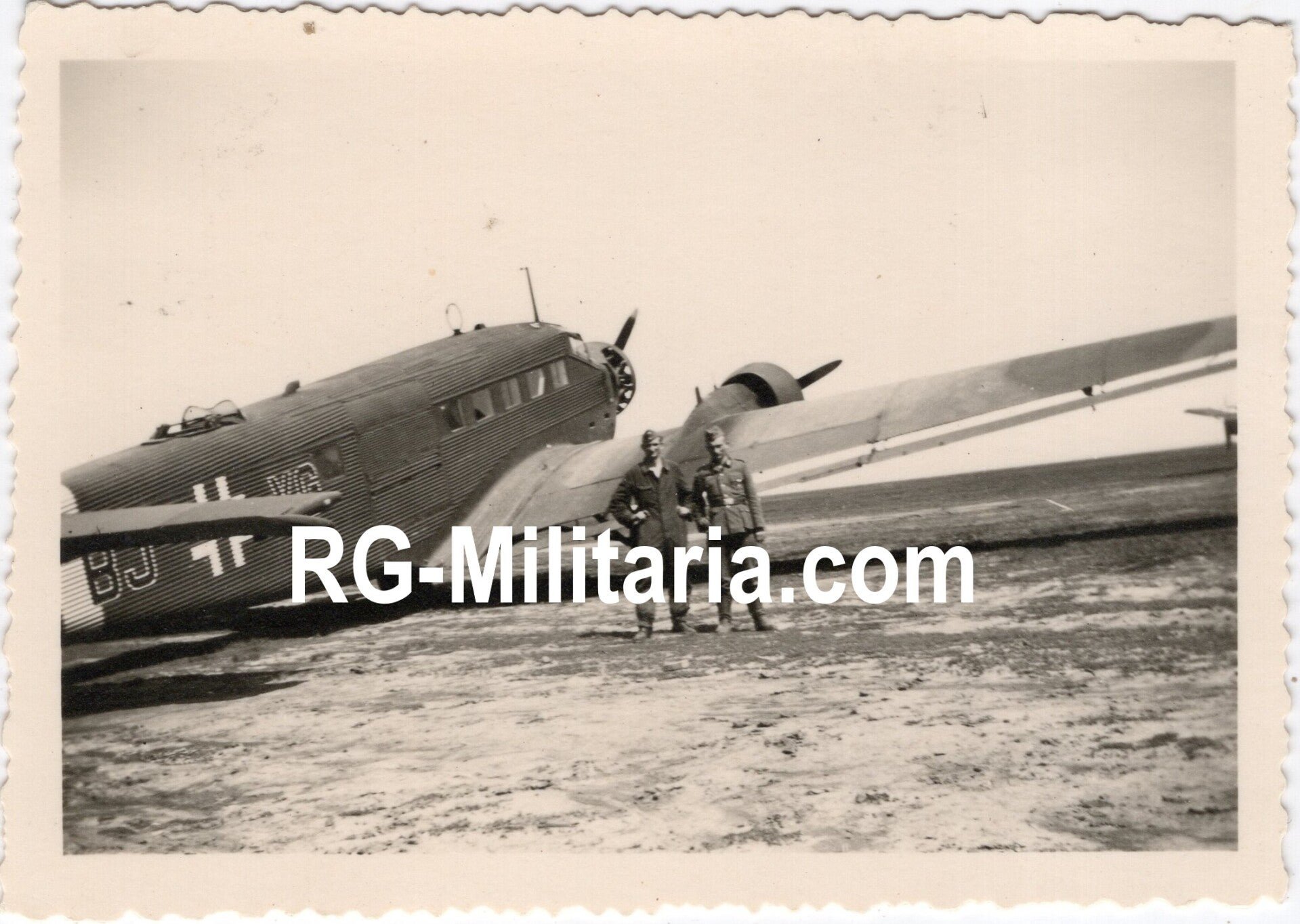 Original WW2 German Photo - German soldiers posing with a Junkers JU 52 at Fliegerhorst Schiphol, Amsterdam (1940) — image 3