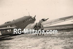Original WW2 German Photo - German soldiers posing with a …