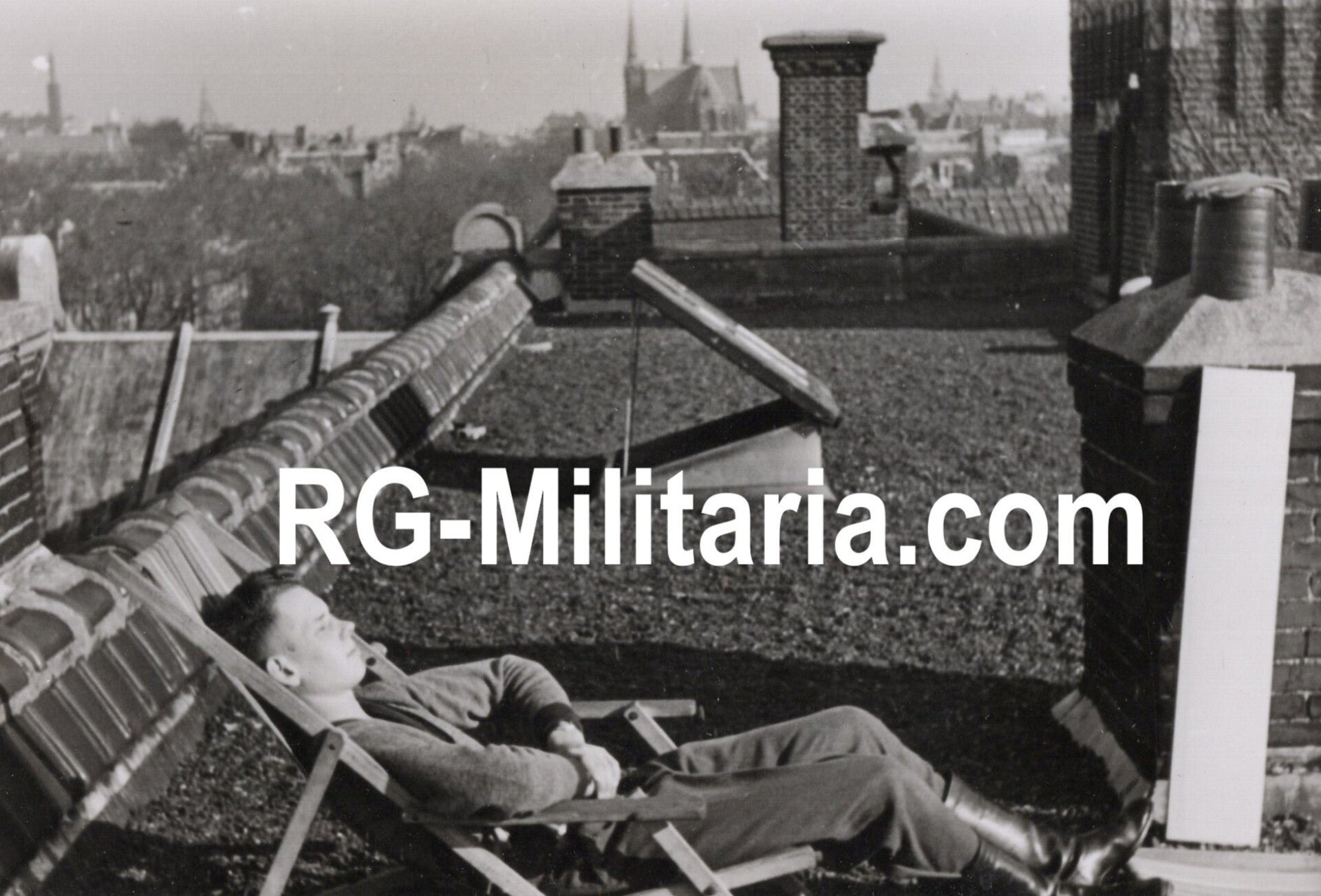 Original WW2 German Photo - German Luftwaffe soldiers visiting Amsterdam, Holland (1940) — image 4