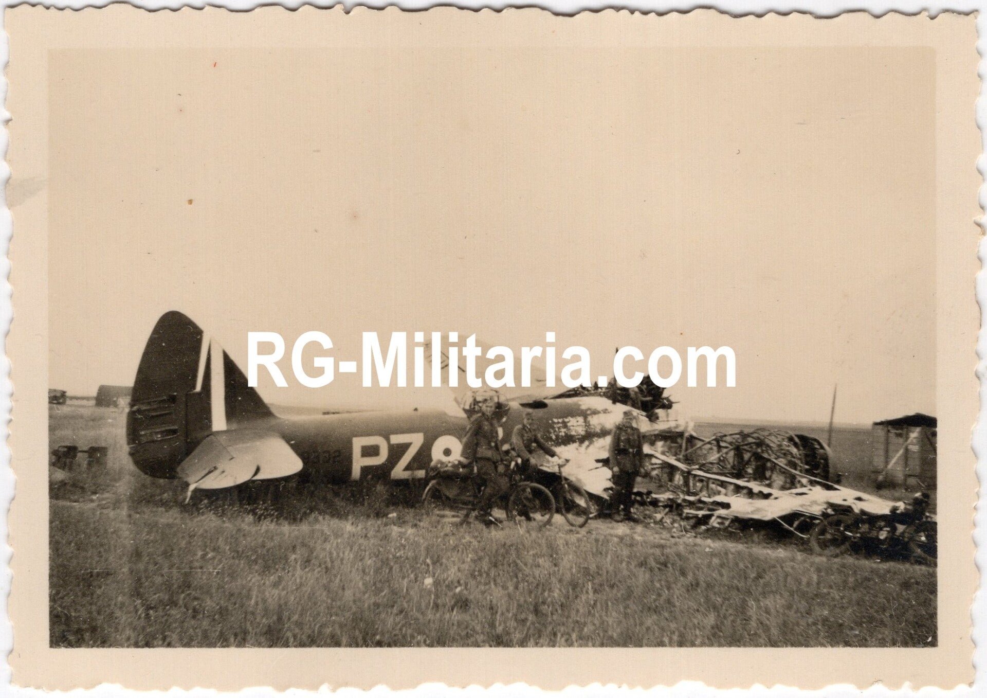 Original WW2 German Photo - Crashed Bristol Blenheim IV airplane, Vitry Artois, Belgium, May (1940) — image 3