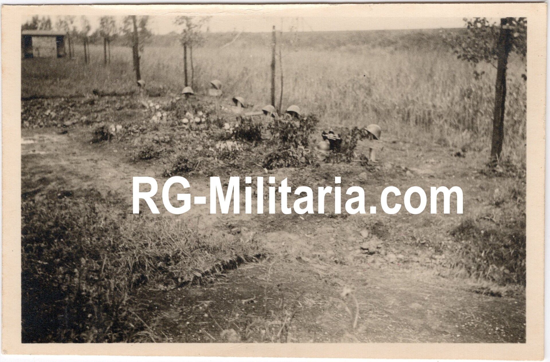 Original WW2 German Photo - German Fallschirmjäger and Dutch soldier field Graves near Rotterdam, May (1940) — image 3