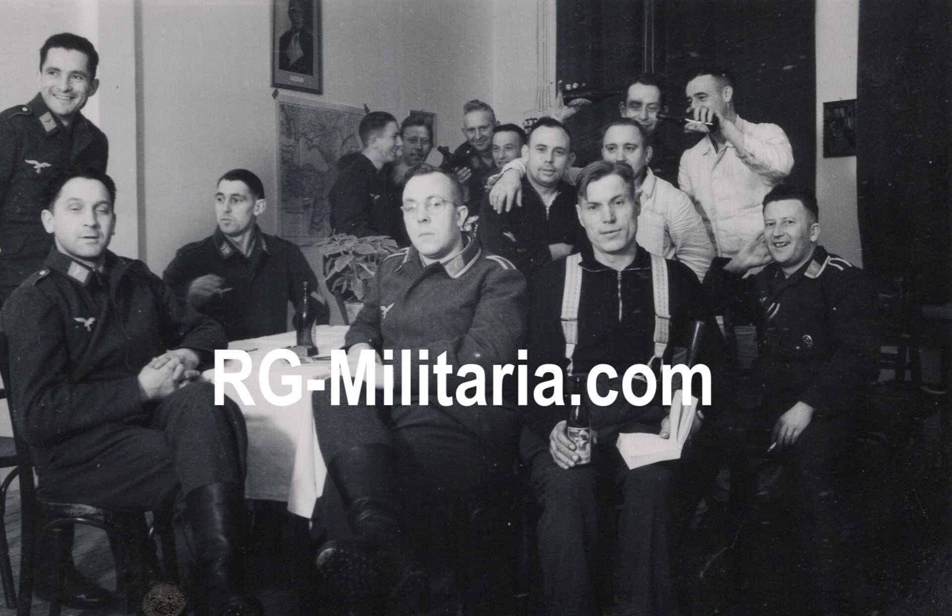 Original WW2 German Photo - German Luftwaffe soldiers in Amsterdam, Netherlands (1941) — image 4