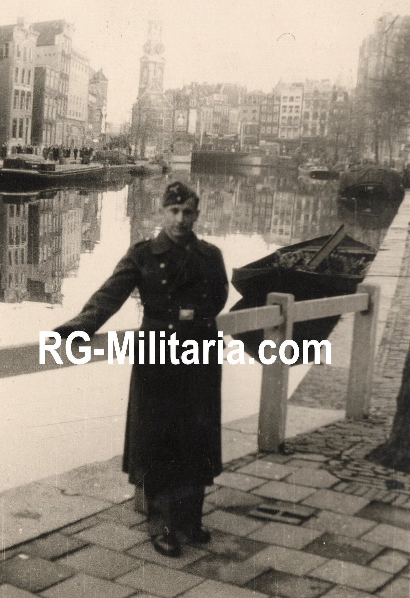 Original WW2 German Photo - German Luftwaffe soldiers in Amsterdam, Netherlands (1941) — image 5