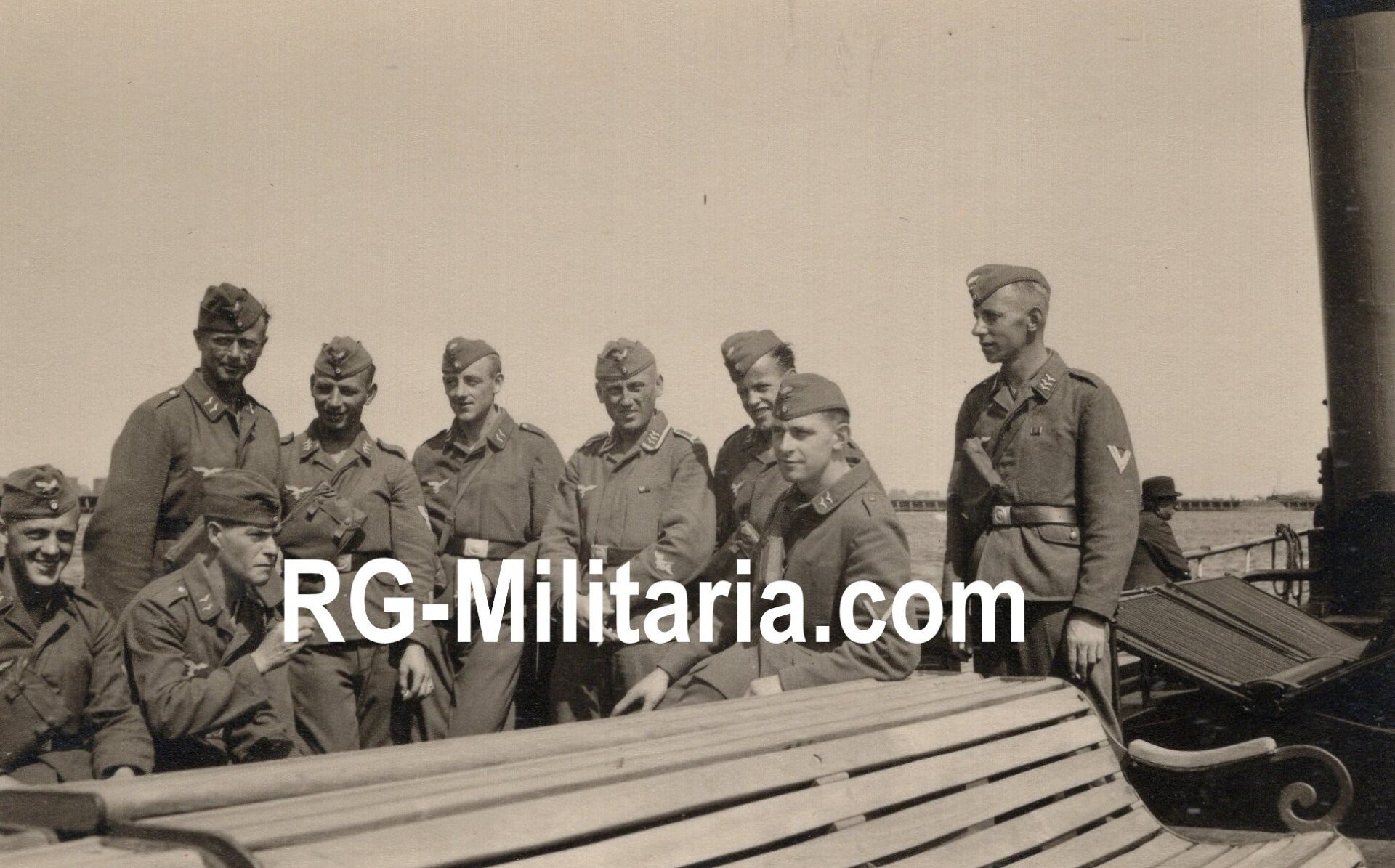 Original WW2 German Photo - German Luftwaffe soldiers in Amsterdam, Netherlands (1941) — image 6