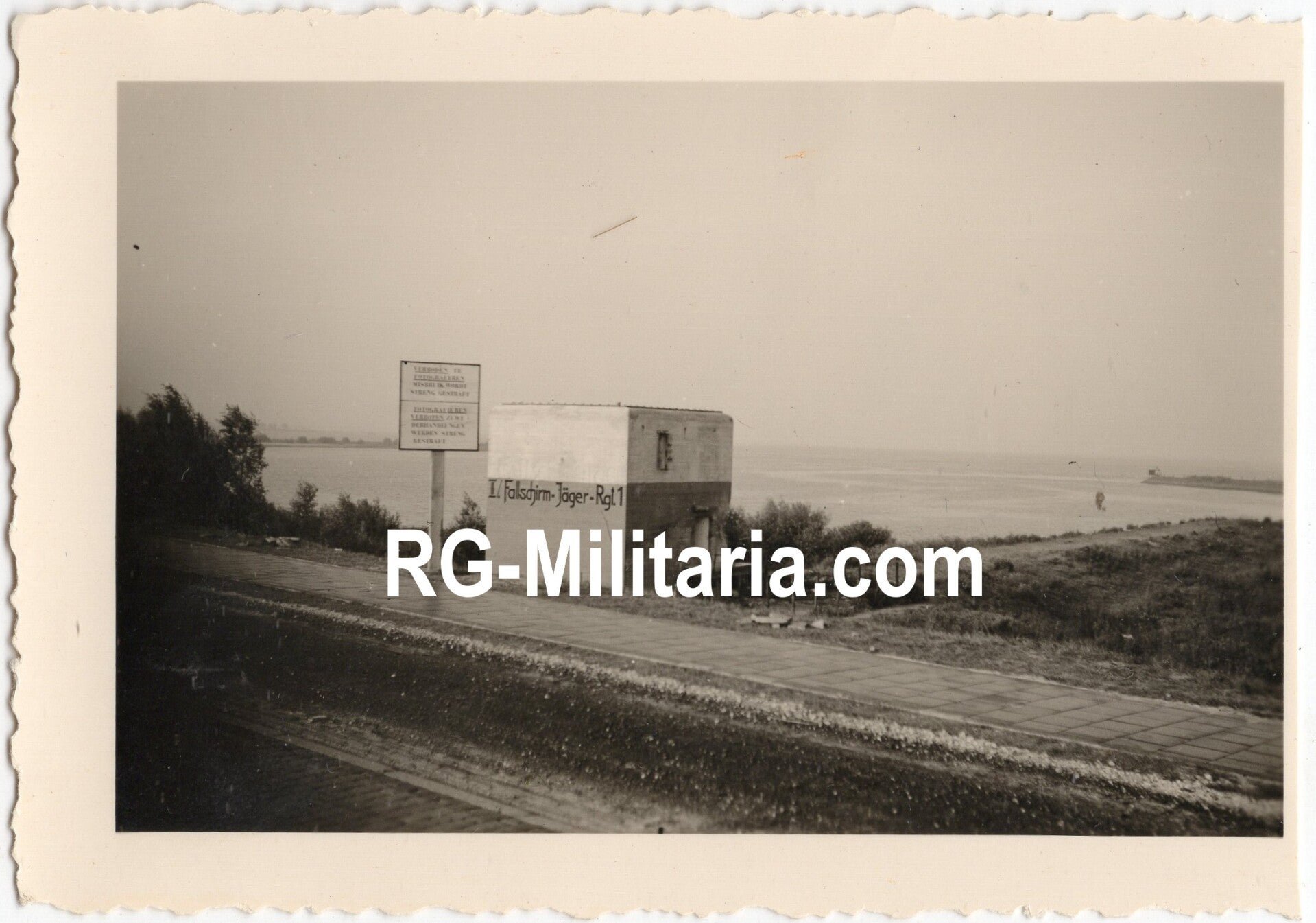 Original WW2 German Photo - Rivierkazemat Dordrecht, Fallschirmjäger Rgt 1 bunker with sign ''No photographs, Holland (1940) — image 3