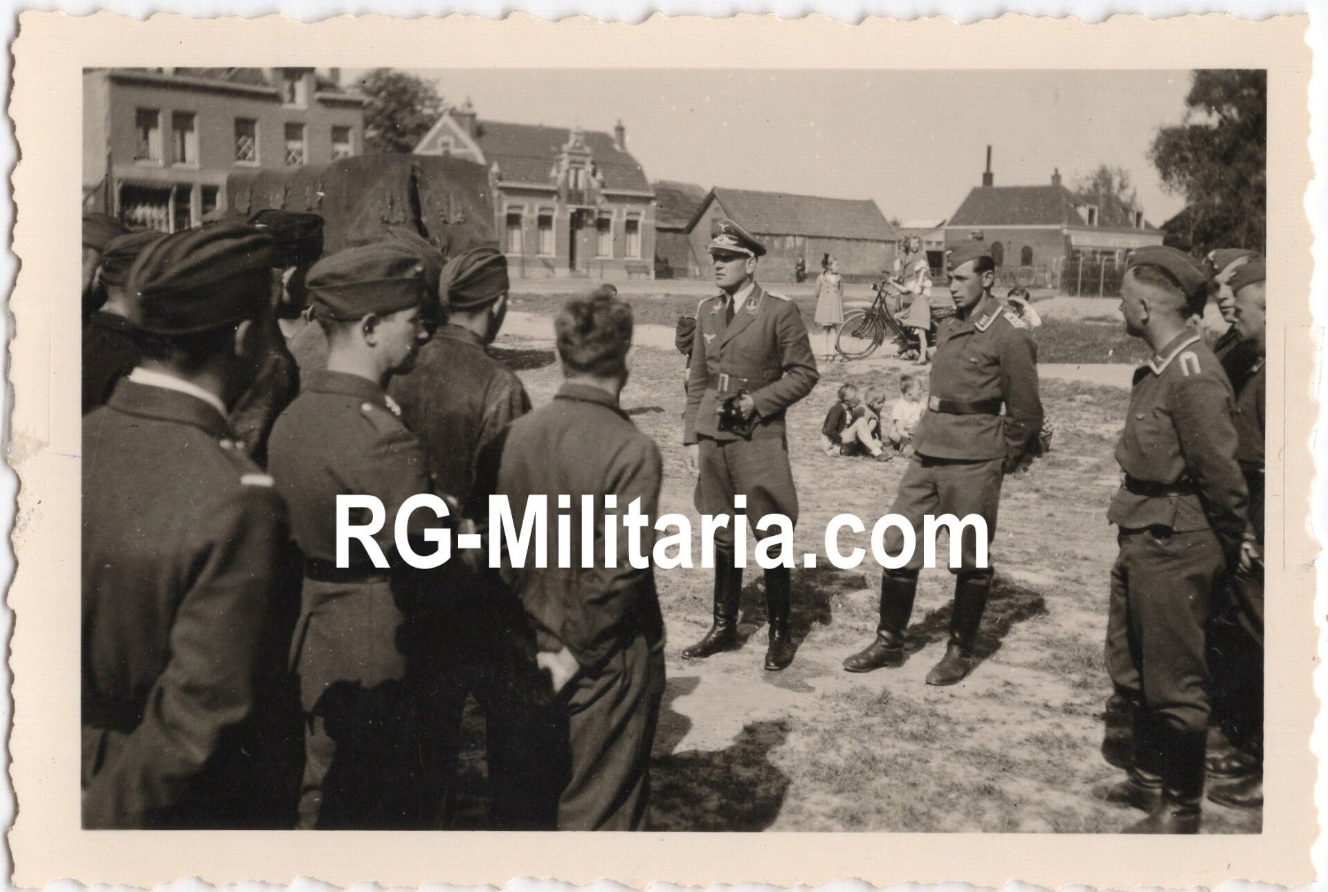 Original WW2 German Photo - Luftwaffe soldiers in Rotterdam, Holland, May (1940) — image 3
