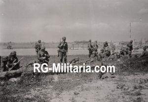 Original WW2 German Photo - German Luftlandetruppen at the Rotterdam …